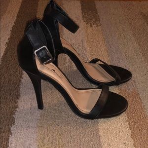 Gorgeous strappy black heels.